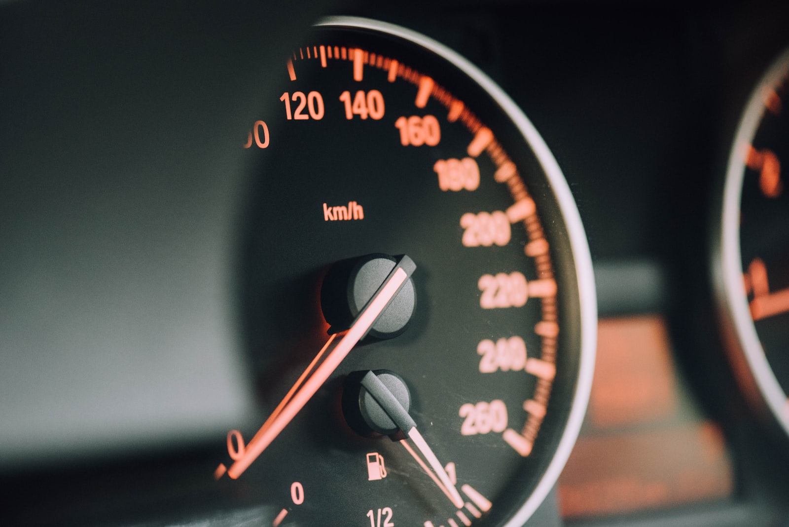 Comparateur en ligne Auto : comment trouver les meilleures affaires !