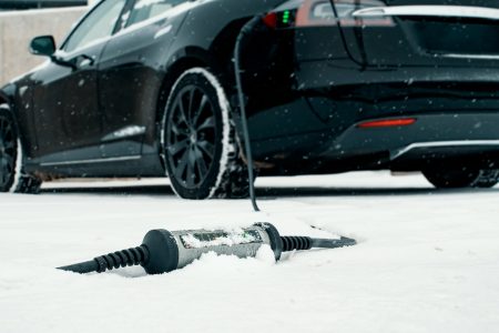 Les meilleurs pneus neige pour Tesla Model 3 : Comparatif et conseils d'expert