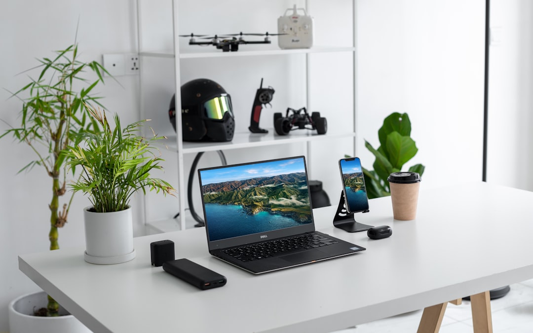 Les gadgets high-tech incontournables pour transformer votre expérience de conduite Tesla