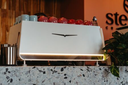 Les indispensables pour protéger votre Tesla : housses, tapis et films de protection