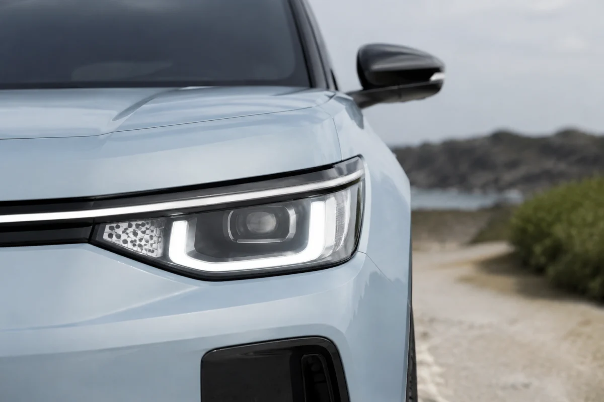 Prix de la Volkswagen ID. Cross : ce qu'on sait avant son lancement Tableau de bord numérique de la Volkswagen ID. Cross vu depuis le siège conducteur